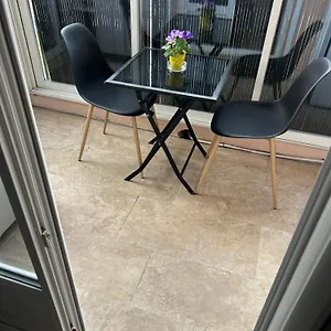 Appartement Climatisé Proche Port Et Plages, La Londe-les-Maures